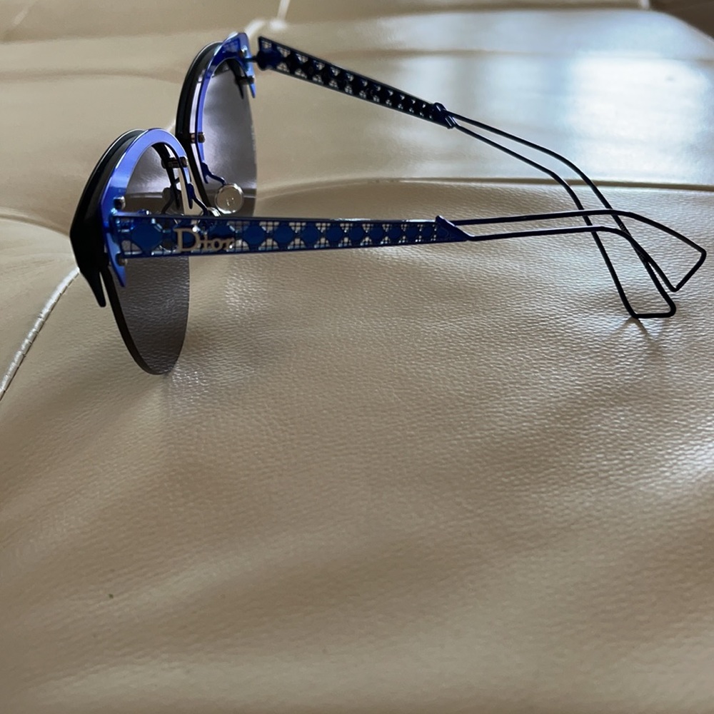 Christian Dior Sunglasses - Picture 4 of 7